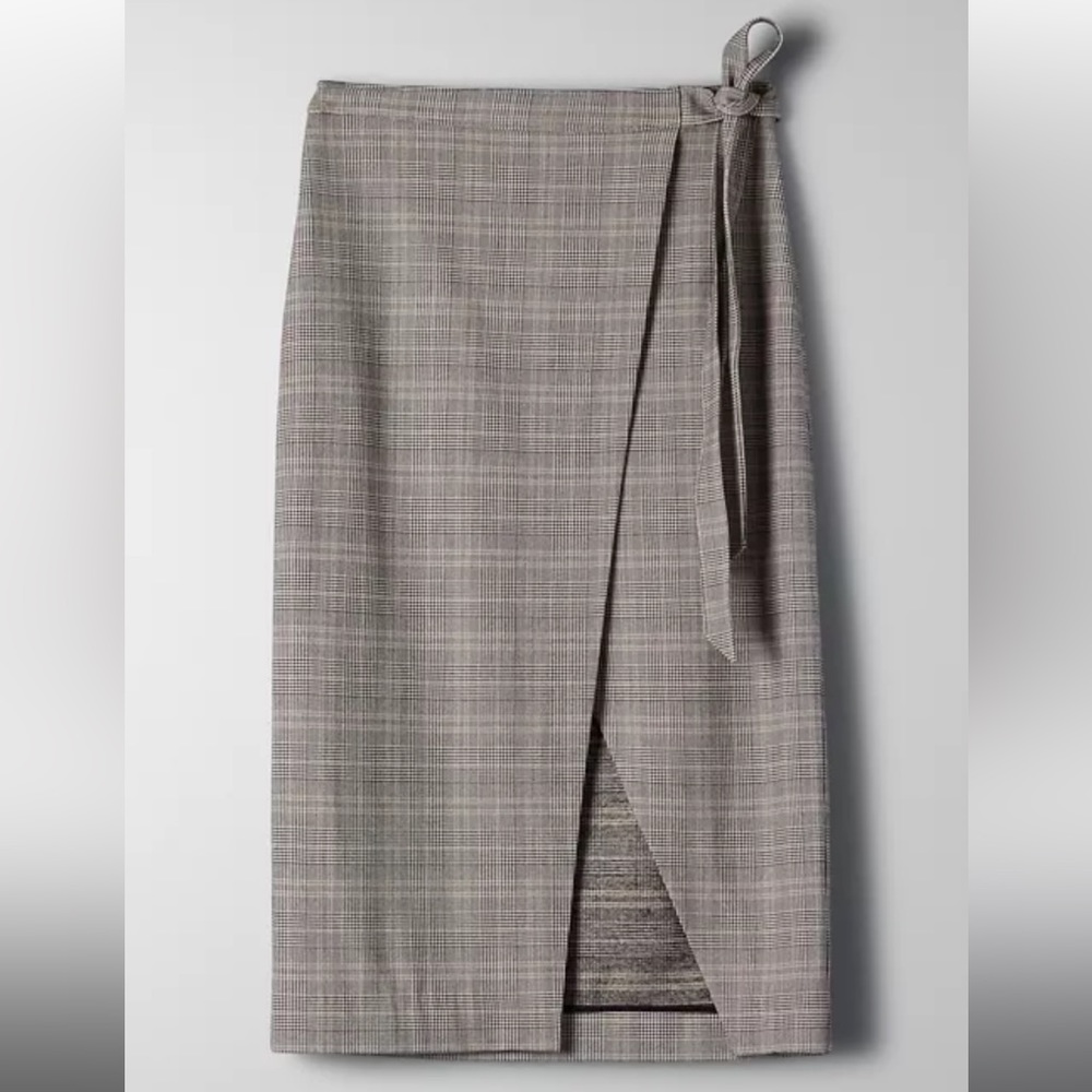 NWT Aritzia Babaton Pelli Skirt
